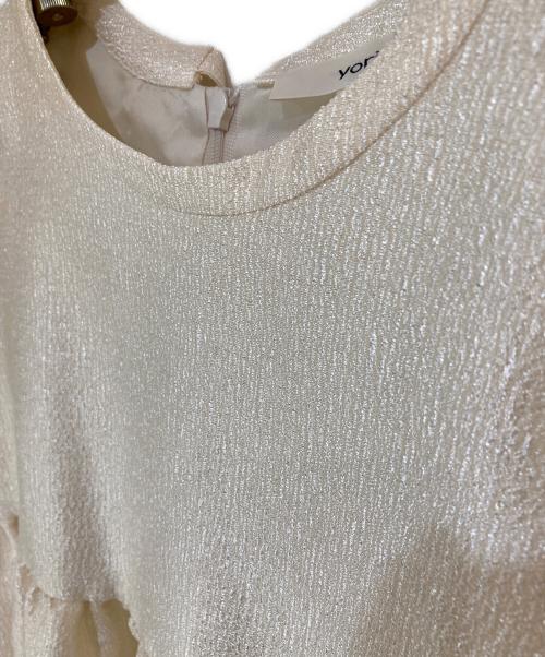 YORI（ヨリ）YORI (ヨリ) シャイニーパフブラウス アイボリー サイズ: 36の古着・服飾アイテム