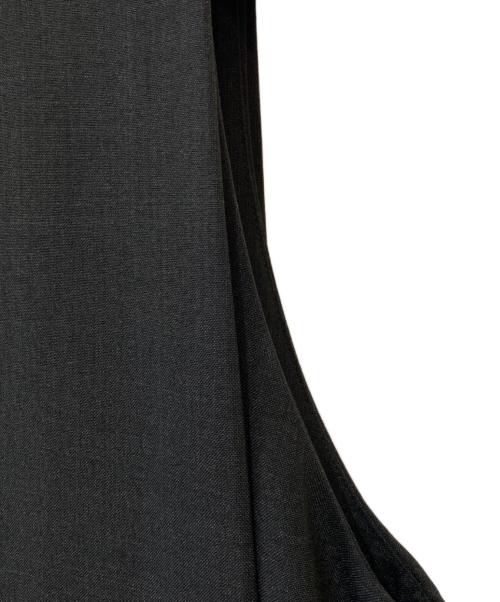 un cinq（アンサンク）un cinq (アンサンク) MELANGEOXV-NECKJUMPERSKIRT ブラック サイズ:Free 未使用品の古着・服飾アイテム