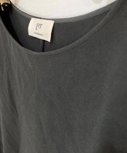 1er Arrondissement（プルミエ アロンディスモン）1er Arrondissement (プルミエ アロンディスモン) ダブルクロスドルマンブラウス ブラック サイズ: 38の古着・服飾アイテム