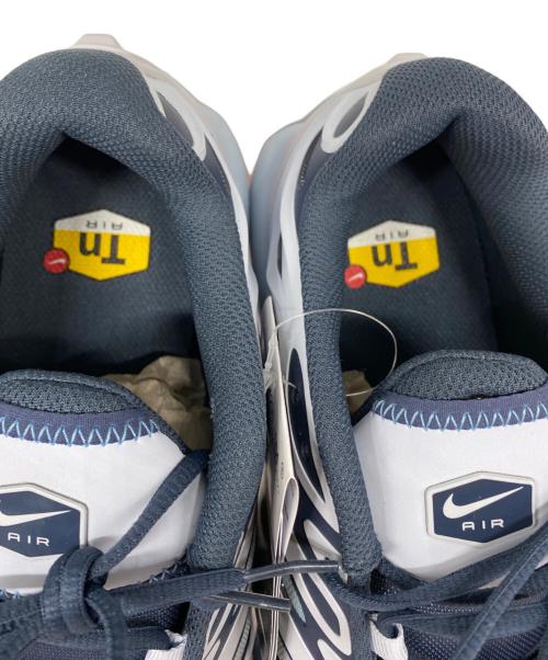 NIKE（ナイキ）NIKE (ナイキ) AIR MAX PLUS DRIFT FOOTBALL ローカットスニーカー GREY/THUNDER BLUE-AQ サイズ:28cm 未使用品の古着・服飾アイテム