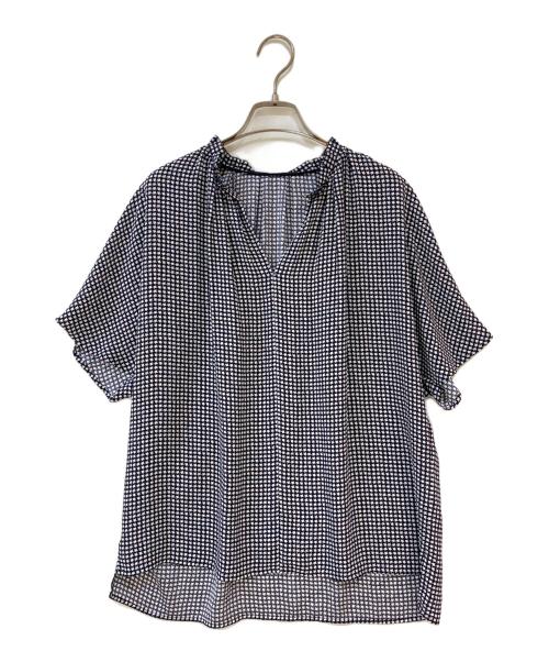 23区（ニジュウサンク）23区 (ニジュウサンク) ライトバックサテンアムンゼン ハウンドトゥース プリント ブラウス ネイビー サイズ:40の古着・服飾アイテム