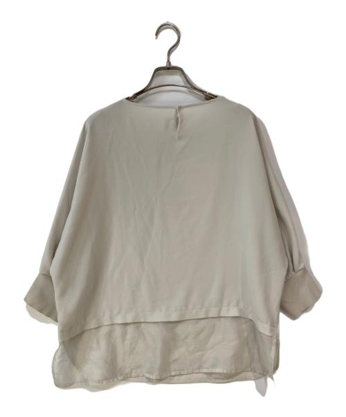 23区（ニジュウサンク）23区 (ニジュウサンク) ストレッチジョーゼット シアー カットソー ベージュ サイズ:38の古着・服飾アイテム