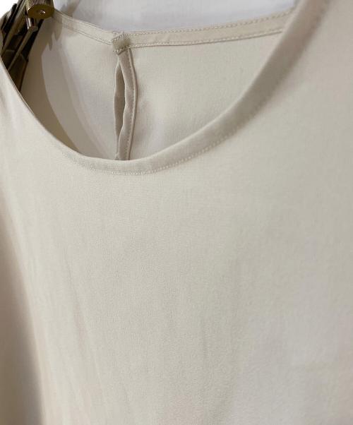 23区（ニジュウサンク）23区 (ニジュウサンク) ストレッチジョーゼット シアー カットソー ベージュ サイズ:38の古着・服飾アイテム