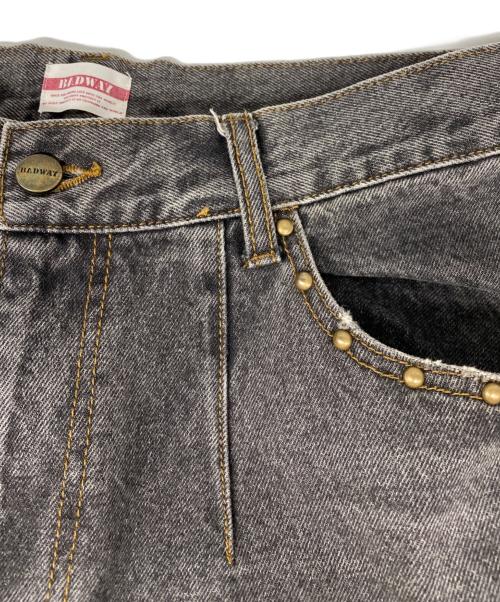 BADWAY（バッドウェイ）BADWAY (バッドウェイ) ハラコパッチ スタッズデニムパンツ グレー サイズ:Lの古着・服飾アイテム