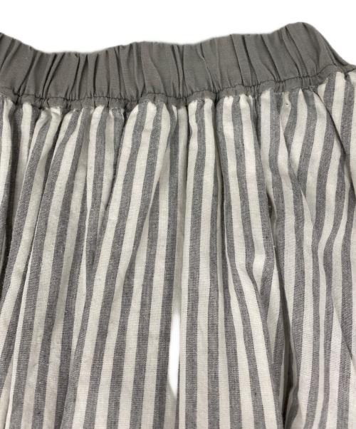 オオカミとフクロウ（オオカミトフクロウ）オオカミとフクロウ (オオカミトフクロウ) フクロウと古書と日曜日と“ゆらぎ” ホワイト サイズ: Freeの古着・服飾アイテム