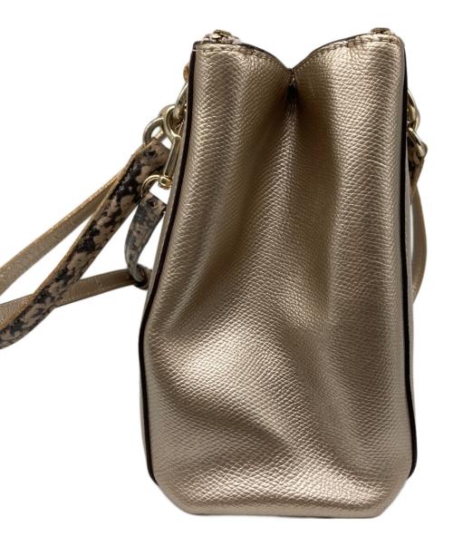 COACH（コーチ）COACH (コーチ) Small Christie Carryall メタリックレザー 2WAYショルダーバッグ ベージュの古着・服飾アイテム