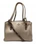 COACH（コーチ）の古着「Small Christie Carryall メタリックレザー 2WAYショルダーバッグ」｜ベージュ