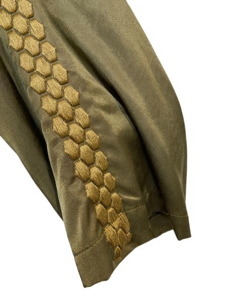 TROVE（トローヴ）TROVE (トローヴ) 刺繍レーヨンシャツ オリーブ サイズ: 3 未使用品の古着・服飾アイテム