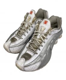 NIKE（ナイキ）の古着「SHOX R4 ローカットスニーカー」｜White and Metallic S