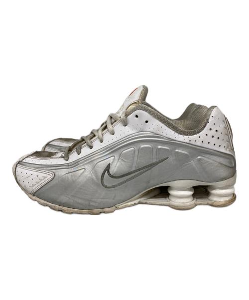 NIKE（ナイキ）NIKE (ナイキ) SHOX R4 ローカットスニーカー White and Metallic S サイズ:27cmの古着・服飾アイテム