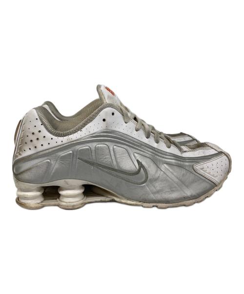NIKE（ナイキ）NIKE (ナイキ) SHOX R4 ローカットスニーカー White and Metallic S サイズ:27cmの古着・服飾アイテム