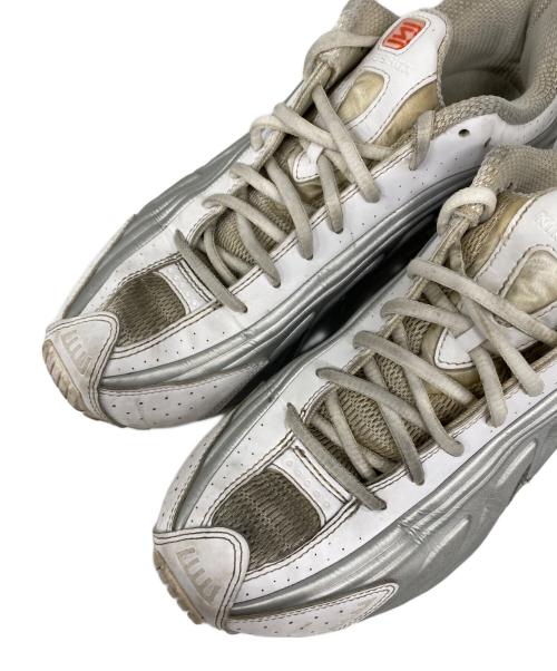 NIKE（ナイキ）NIKE (ナイキ) SHOX R4 ローカットスニーカー White and Metallic S サイズ:27cmの古着・服飾アイテム
