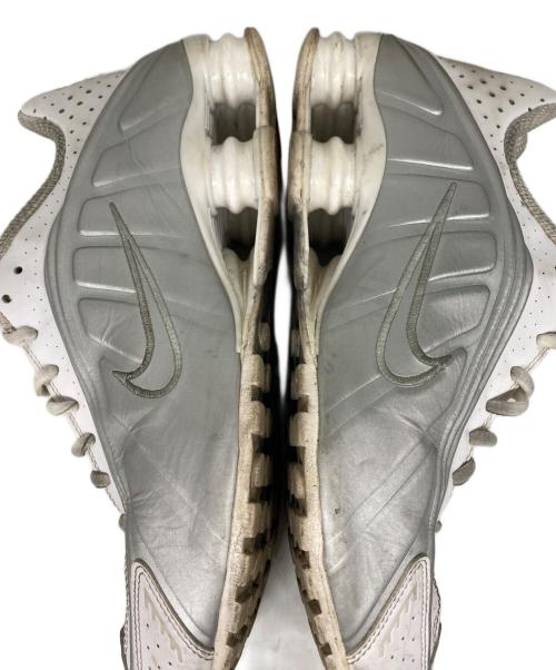NIKE（ナイキ）NIKE (ナイキ) SHOX R4 ローカットスニーカー White and Metallic S サイズ:27cmの古着・服飾アイテム