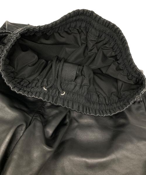UNIVERSAL PRODUCTS.（ユニバーサルプロダクツ）UNIVERSAL PRODUCTS. (ユニバーサルプロダクツ) 25SS Lamb Leather Easy Shorts ブラック サイズ:3の古着・服飾アイテム