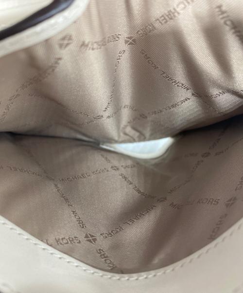 MICHAEL KORS（マイケルコース）MICHAEL KORS (マイケルコース) JET SET TRAVEL ウーヴン ビルフォールド ジップ コンパクト ウォレット ミディアム - MKシグネチャー ライトクリームマルチの古着・服飾アイテム