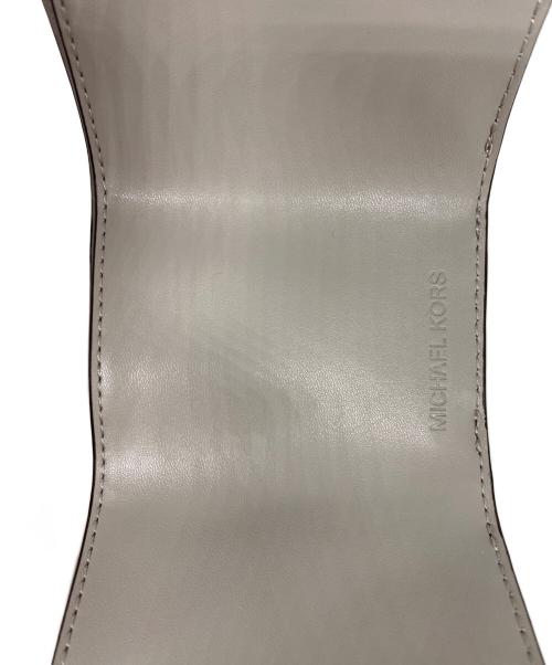 MICHAEL KORS（マイケルコース）MICHAEL KORS (マイケルコース) JET SET TRAVEL SIG 3つ折り財布 ホワイトの古着・服飾アイテム
