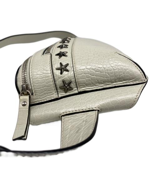 JIMMY CHOO（ジミーチュウ）JIMMY CHOO (ジミーチュウ) OSCAR スタースタッズ ボディバッグ ホワイトの古着・服飾アイテム