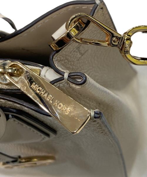 MICHAEL KORS（マイケルコース）MICHAEL KORS (マイケルコース) MERCER MD MESSENGER LEATHER ショルダーバッグ ホワイトの古着・服飾アイテム