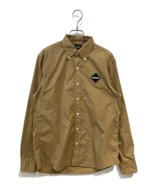 F.C.R.B.（エフシーレアルブリストル）F.C.R.B. (エフシーレアルブリストル) COOLMAX EMBLEM B.D SHIRT ベージュ サイズ:Mの古着・服飾アイテム