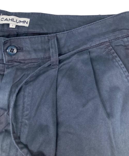 CAHLUMN（カウラム）CAHLUMN (カウラム) Extra Long Staple Organic Cotton 2 Tuck Chino Pant ネイビー サイズ:Lの古着・服飾アイテム