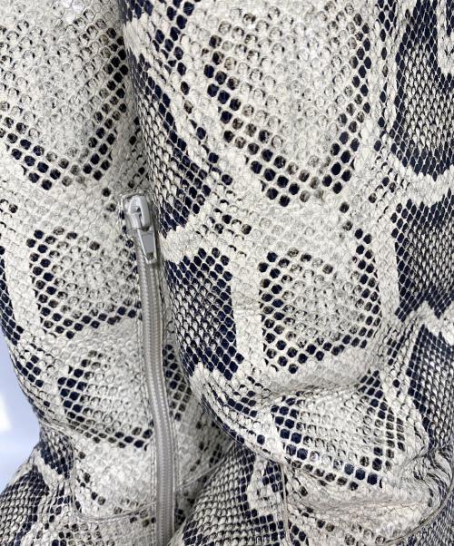 BOTTEGA VENETA（ボッテガベネタ）BOTTEGA VENETA (ボッテガベネタ) パイソン柄 スクエアトゥーロングブーツ ベージュ サイズ:40の古着・服飾アイテム