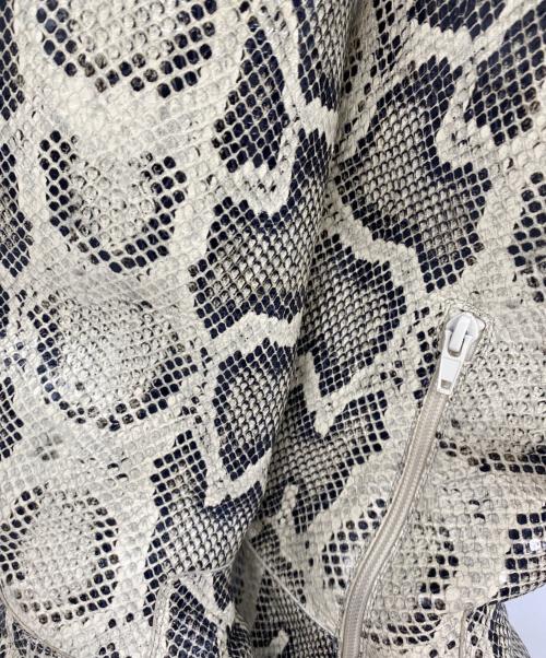BOTTEGA VENETA（ボッテガベネタ）BOTTEGA VENETA (ボッテガベネタ) パイソン柄 スクエアトゥーロングブーツ ベージュ サイズ:40の古着・服飾アイテム