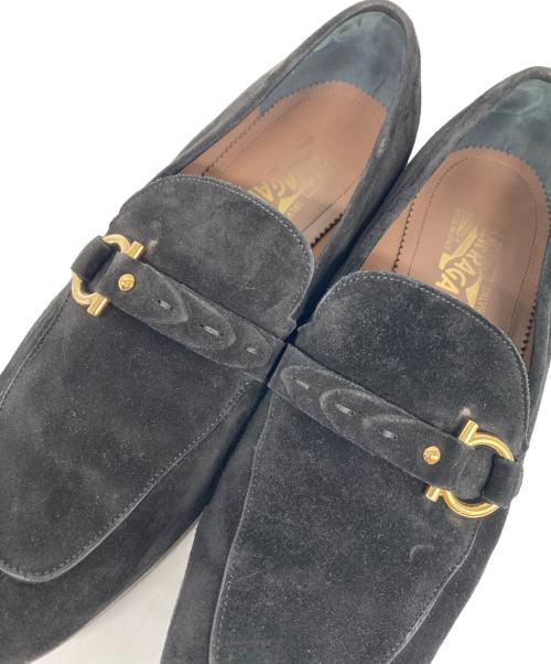 Salvatore Ferragamo（サルヴァトーレ フェラガモ）Salvatore Ferragamo (サルヴァトーレ フェラガモ) ALESSIO スウェード ビットローファー ブラック サイズ:8の古着・服飾アイテム
