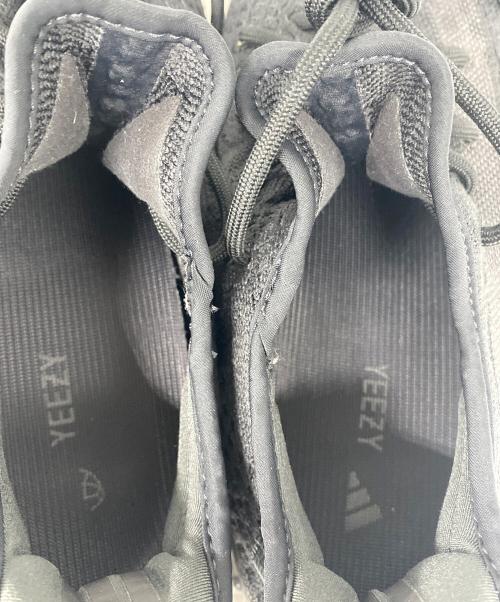 adidas（アディダス）adidas (アディダス) YEEZY BOOST350V2 ローカットスニーカー ONYX/ONYX/ONYX サイズ: 27cmの古着・服飾アイテム