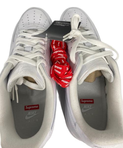 NIKE（ナイキ）NIKE (ナイキ) SUPREME (シュプリーム) AIR FORCE 1 LOW/SUPREME ローカットスニーカー WHITE/WHITE サイズ:27.5cm 未使用品の古着・服飾アイテム