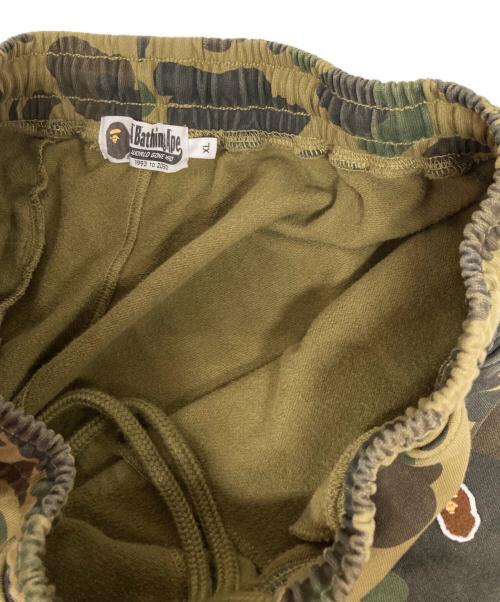 A BATHING APE（アベイシングエイプ）A BATHING APE (アベイシングエイプ) 1ST CAMO ONE POINT RELAXED FIT SWEAT PANTS グリーン サイズ:XLの古着・服飾アイテム