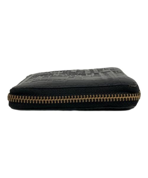 COMME des GARCONS（コムデギャルソン）COMME des GARCONS (コムデギャルソン) EMBOSSED LOGOTYPE FULL ZIP AROUND WALLET ブラックの古着・服飾アイテム