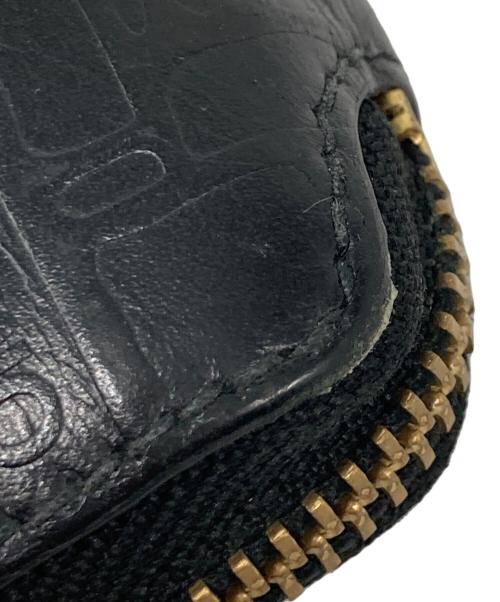 COMME des GARCONS（コムデギャルソン）COMME des GARCONS (コムデギャルソン) EMBOSSED LOGOTYPE FULL ZIP AROUND WALLET ブラックの古着・服飾アイテム