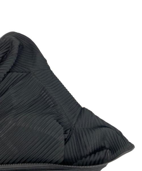 HOMME PLISSE ISSEY MIYAKE（オム プリッセ イッセイ ミヤケ）HOMME PLISSE ISSEY MIYAKE (オム プリッセ イッセイ ミヤケ) BASICS プリーツジップジャケット ブラック サイズ:2の古着・服飾アイテム