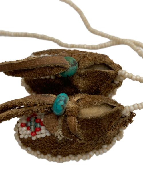 インディアンジュエリー（インディアンジュエリー）インディアンジュエリー (インディアンジュエリー) シェルビーズミニチュアブーツ ブラウンの古着・服飾アイテム