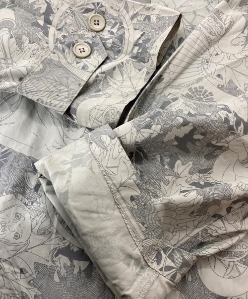 SWASH LONDON（スウォッシュ ロンドン）SWASH LONDON (スウォッシュ ロンドン) EAR (イア) 総柄ナイロンコート グレー サイズ:-の古着・服飾アイテム