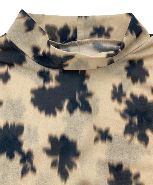 MAISON SPECIAL（メゾンスペシャル）MAISON SPECIAL (メゾンスペシャル) フラワーハイネックトップ ベージュ サイズ:FREEの古着・服飾アイテム