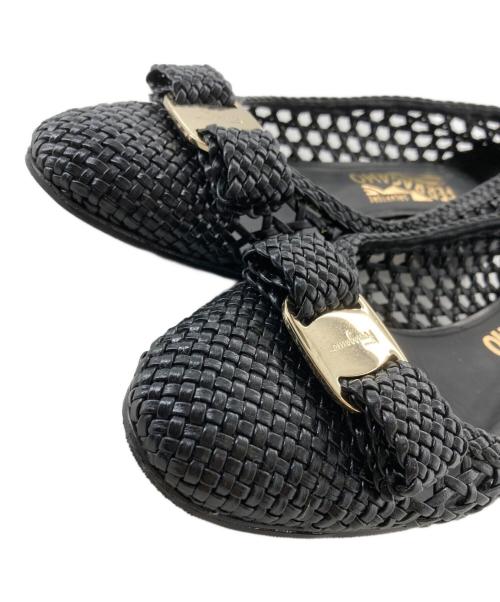 Salvatore Ferragamo（サルヴァトーレ フェラガモ）Salvatore Ferragamo (サルヴァトーレ フェラガモ) VARAWOVEN/ヴァラリボン メッシュパンプス ブラック サイズ:7½Dの古着・服飾アイテム