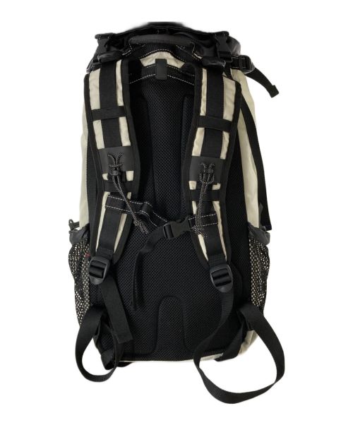 and wander（アンドワンダー）and wander (アンドワンダー) X-Pac 30L ホワイトの古着・服飾アイテム