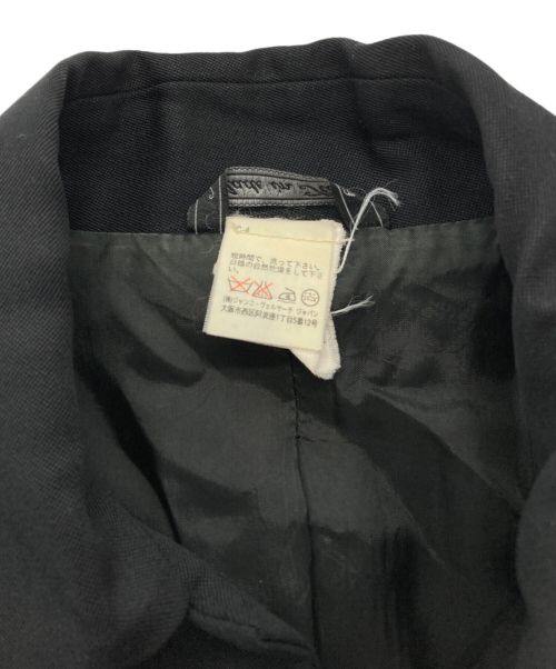 GIANNI VERSACE（ジャンニ・ヴェルサーチ）GIANNI VERSACE (ジャンニ・ヴェルサーチ) ベルト付きジャケット ブラック サイズ:38の古着・服飾アイテム