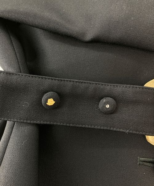 GIANNI VERSACE（ジャンニ・ヴェルサーチ）GIANNI VERSACE (ジャンニ・ヴェルサーチ) ベルト付きジャケット ブラック サイズ:38の古着・服飾アイテム