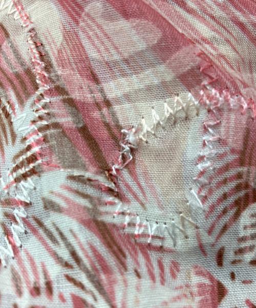 D&G（ディーアンドジー）D&G (ディーアンドジー) ロゴ刺繍花柄シャツ ピンク サイズ:XLの古着・服飾アイテム