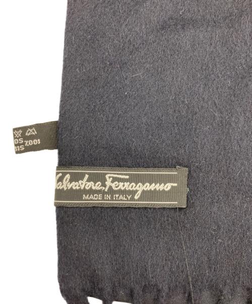 Salvatore Ferragamo（サルヴァトーレ フェラガモ）Salvatore Ferragamo (サルヴァトーレ フェラガモ) 切替マフラー ネイビーの古着・服飾アイテム