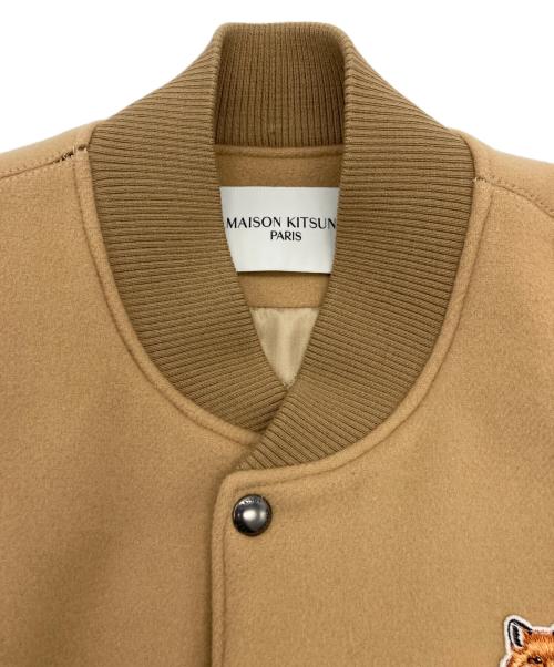 maison kitsune（メゾンキツネ）MAISON KITSUNE (メゾンキツネ) メルトン ウール ロゴスタジャン ベージュ サイズ:Mの古着・服飾アイテム