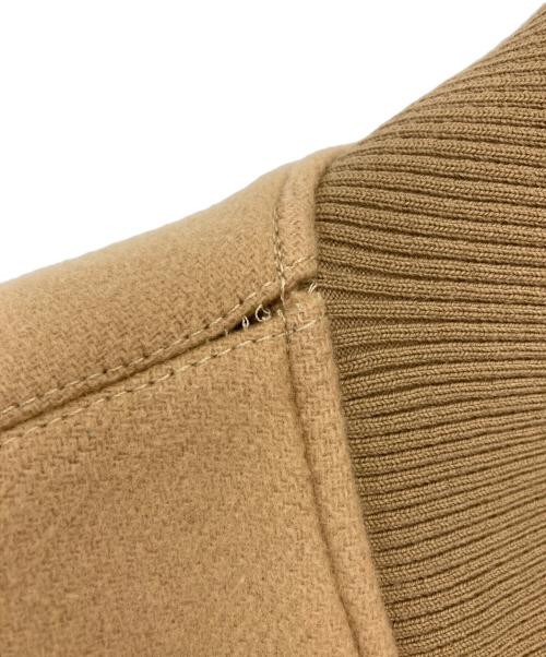 maison kitsune（メゾンキツネ）MAISON KITSUNE (メゾンキツネ) メルトン ウール ロゴスタジャン ベージュ サイズ:Mの古着・服飾アイテム