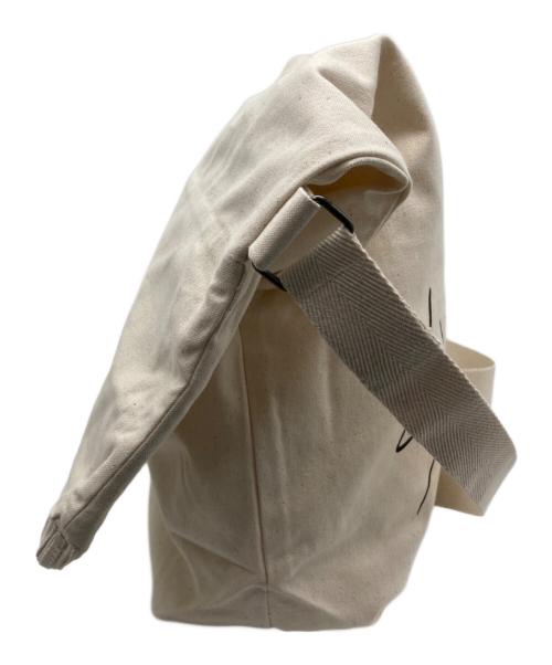 YOHJI YAMAMOTO（ヨウジヤマモト）YOHJI YAMAMOTO (ヨウジヤマモト) NOVELTY MESSENGER BAG/シグネチャーショルダーバッグ ベージュの古着・服飾アイテム