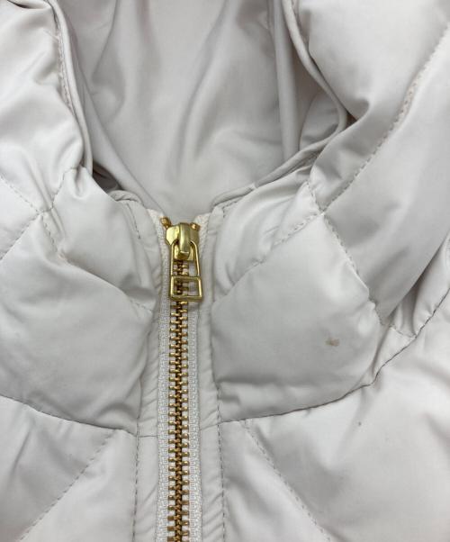 UNFILO（アンフィーロ）UNFILO (アンフィーロ) TAION (タイオン) フード付きキルティングジレ ホワイト サイズ:-の古着・服飾アイテム