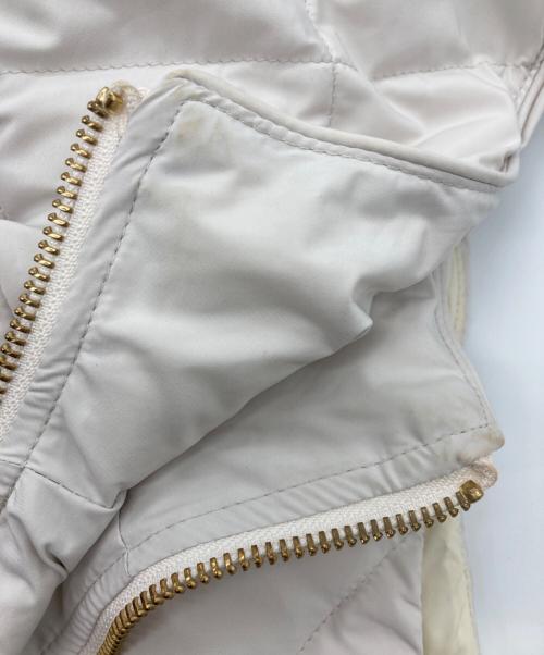 UNFILO（アンフィーロ）UNFILO (アンフィーロ) TAION (タイオン) フード付きキルティングジレ ホワイト サイズ:-の古着・服飾アイテム