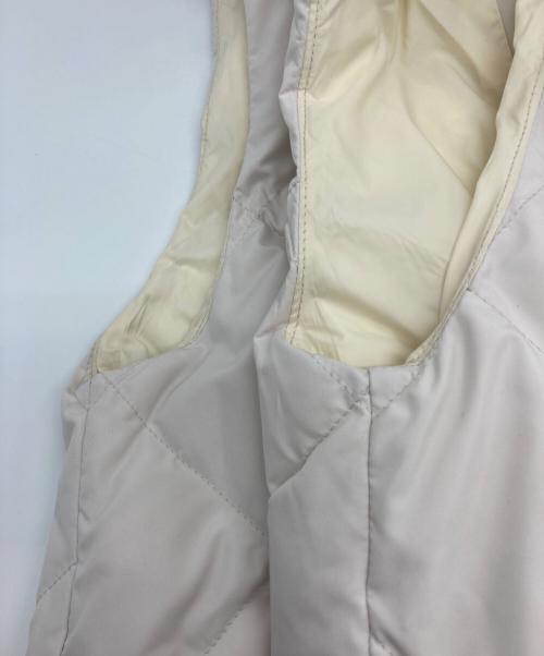 UNFILO（アンフィーロ）UNFILO (アンフィーロ) TAION (タイオン) フード付きキルティングジレ ホワイト サイズ:-の古着・服飾アイテム