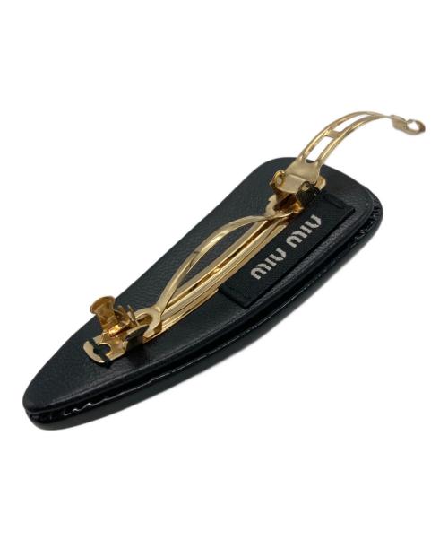 MIU MIU（ミュウミュウ）MIU MIU (ミュウミュウ) パテントレザー ヘアクリップ/バレッタ ブラックの古着・服飾アイテム
