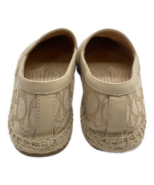 COACH（コーチ）COACH (コーチ) シグネチャーエスパドリーユ ベージュ サイズ:US7.5/CN245の古着・服飾アイテム